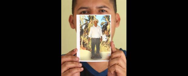 Justicia tardó 14 años para devolver tierras | Hernán Vanegas | Hernando Cardona Higuita fue asesinado el 25 de diciembre de 1997. Dos años después la firma de la víctima apareció en las escrituras de venta de tres fincas en Mutatá, que terminaron anexadas a predios de una empresa de palma.