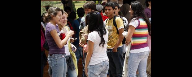 143 paisas tesos y con futuro | Archivo | Desde 1992 hasta hoy Colfuturo ha beneficiado a 585 antioqueños con créditos-becas para estudios de posgrados en el exterior. Foto en la EIA.
