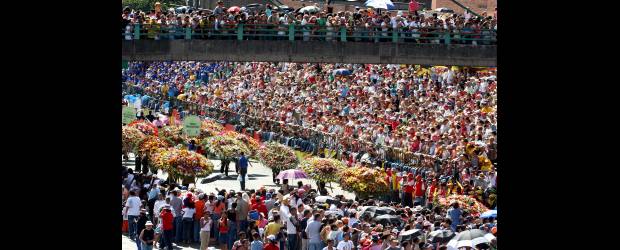 Feria de Flores en un balance de vida y color | Jaime Pérez | El alcalde Alonso Salazar subrayó que este año, durante la Feria de las Flores, se mejoraron la organización y logística de los eventos, admiró el comportamiento de los paisas y de los visitantes. "Medellín es un excelente anfitrión para cualquier celebración", concluyó.