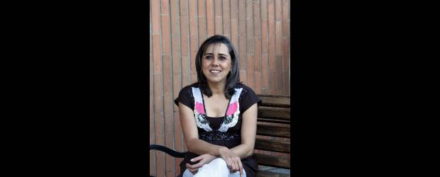 Una lombriz entre pavos reales |