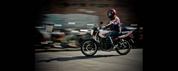 La AK 150 NE una moto que cumple | El equilibrio y la estabilidad que se sienten al rodar en esta máquina constituyen una evolución dentro de la referencia EVO que la marca AKT tiene en varias de las motocicletas que comercializa en el mercado colombiano de las dos ruedas.