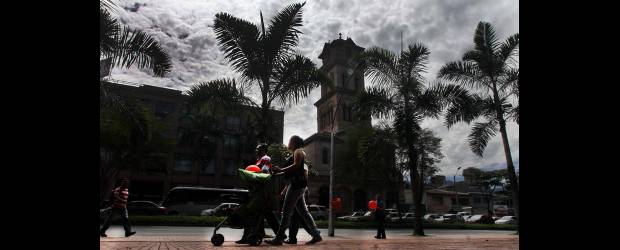 El Poblado quiere cerrarle espacios a la inseguridad | Manuel Saldarriaga | La iglesia de El Poblado es testimonio de la fundación, el 2 de marzo de 1616, de la población de San Lorenzo de Aburrá, que dio vida luego a la Villa de la Candelaria de Aná, en 1674, nombrada como Medellín un año más tarde.