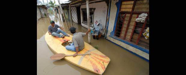 Siete departamentos en emergencia invernal | Colprensa | Cien personas fueron evacuadas en la madrugada del domingo de la vereda El Silencio, zona rural de Candelaria (Valle del Cauca).