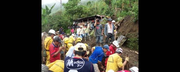 Con lodo y piedras volvió la tragedia | Colprensa | El departamento de Caldas es de los más afectados por el invierno. Dos familias indígenas quedaron sepultadas por un alud en el resguardo San Lorenzo, de Riosucio, Caldas.
