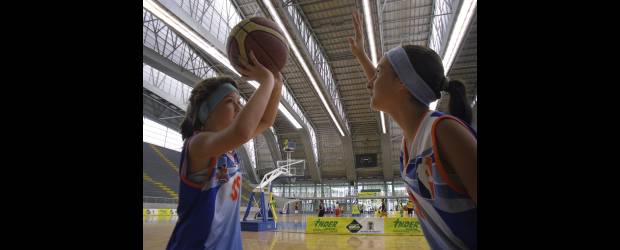 Hermandad del Pony es por lo alto | Álvaro Ossa Gómez | Con la alegría que las caracteriza, las niñas del Club Dragones no solo comparten las victorias. También hacen que el club se respire un ambiente de familia y como ellas mismas dicen "Dragones no hace deportistas sino personas".