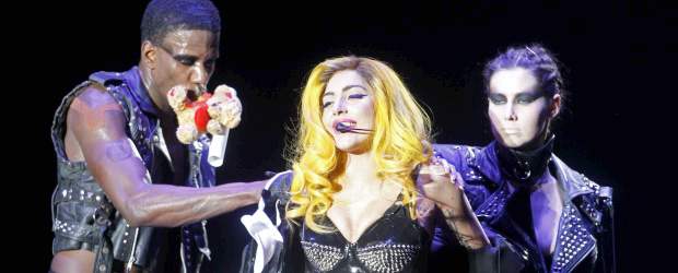 Lady Gaga y Kylie Minogue arrasaron con premios en Australia | Reuters | Lady Gaga en el escenario durante su concierto en Budapest.