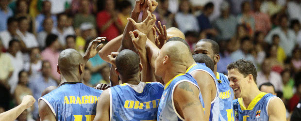Colombia fue eliminada del Suramericano de Baloncesto | Colprensa | Colombia y Argentina se midieron en el Campeonato Suramericano Mayores de Baloncesto que se cumple en el coliseo Álvaro Sánchez Silva de la capital huilense. La victoria fue para los gauchos y los cafeteros se despidieron del torneo.