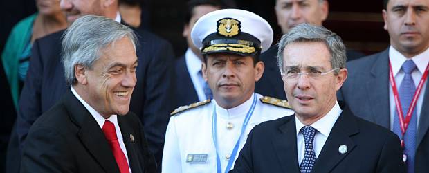 Piñera comienza su gran reto | AP | El presidente de Colombia, Álvaro Uribe, se reunió ayer con el nuevo mandatario de los chilenos. A la posesión de Piñera asistirán, entre otros, el mandatario de Bolivia, Evo Morales; el de Uruguay, José Mujica; y el príncipe Felipe, de España.