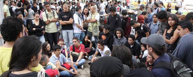 Estudiantes piden abrir la U. de A. | Róbinson Sáenz | Este martes se realizó una marcha pacífica para pedir la apertura del Alma Máter.