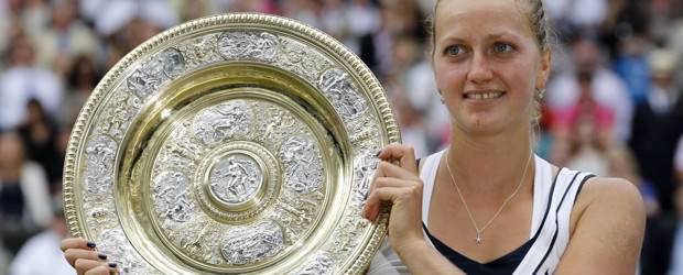 Petra Kvitova conquistó su primer título de Wimbledon | AP | Petra Kvitova no se dejó amilanar por su rival. Y al aprovechar los errores de Sharapova, fue de menos a más.
