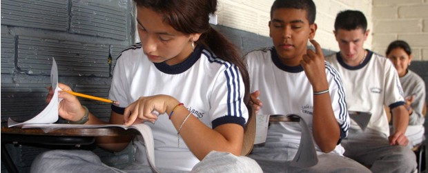 Medellín mejoró, dice prueba Saber | Archivo | La interpretación de los resultados lenguaje quinto en Medellín, se hizo basada en la comparación 2002-2009, con un total de 308 establecimientos, 100 de ellos privados y con una muestra de 29.619 estudiantes en 2002 y 19.415 en 2009.
