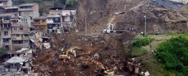 Van 16 meses sin escampar | Jaime Pérez, Manizales | Un deslizamiento en el barrio Cervantes de Manizales, el 5 de noviembre, causó la muerte a 48 personas.