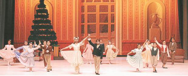 La Navidad puesta en escena | Edwin Bustamante - Juan Antonio Sánchez | El Ballet Cascanueces y el Rey de los ratones se presentan esta tarde en el Teatro Metropolitano, como resultado del trabajo de un año del Ballet Metropolitano, que reúne a artistas de la ciudad e invitados internacionales. Por su parte, el Ballet Tchaikovsky es un homenaje a este compositor. El proyecto ganó la beca de creación.