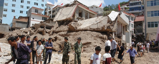 Más de 2.000 desaparecidos por aludes en China | Reuters | Los organismos de socorro buscan a los desaparecidos. El país está en alerta por el invierno.