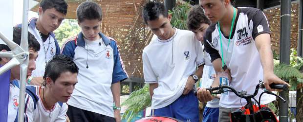 Medicina, ingenierías y las U. públicas son la esperanza | Julio César Herrera | Entre las casetas más visitadas estaban la de la Universidad de Antioquia y la de la Universidad Nacional. Cerca de 20 mil estudiantes visitaron la Feria del Bachiller esta semana.
