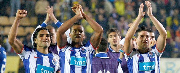 Porto, con los colombianos, va por la Uefa | Reuters | Falcao García (izq.) es el máximo anotador de la Liga Europa con 17 tantos. En la imagen aparece acompañado por sus compañeros y compatriotas Fredy Guarín y James Rodríguez.