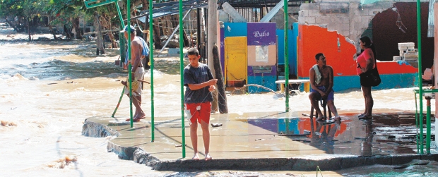 Por emergencia invernal se flexibilizará el calendario escolar | Se estima que 320 mil niños en edad escolar están afectados por el invierno.