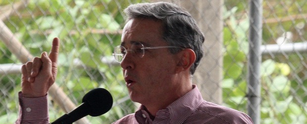 Uribe pide avance en la farcpolítica | Archivo | El llamado de atención del exmandatario Uribe se suma a la solicitud del presidente Santos de ponderar los fallos sobre la farcpolítica en el país.