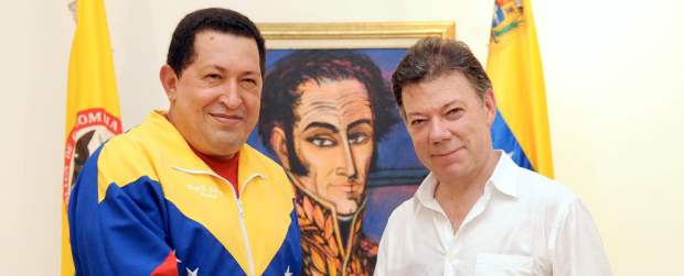 Uribe arrecia crítica al manejo binacional | Archivo | Una primera reunión entre el presidente Juan Manuel Santos y su similar venezolano, Hugo Chávez, se realizó en agosto de 2010 en la Quinta de San Pedro Alejandrino, en Santa Marta. El lunes se volverán a encontrar en Caracas.