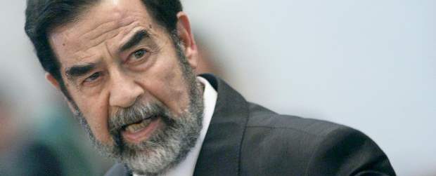 Efemérides del 13 diciembre | En un 13 de diciembre, pero de 2003, el expresidente iraquí Sadam Husein es capturado, sin oponer resistencia, por tropas estadounidenses en un zulo de una granja de la ciudad de Adouar, sur de Tikrit.