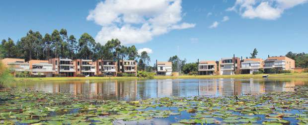Lago Grande es un proyecto de 144 mil metros, con casas desde los 168 hasta los 305 metros cuadrados. En su interior las 70 casas son diferentes "cada una se diseñó al gusto del cliente". | Lago Grande es un proyecto de 144 mil metros, con casas desde los 168 hasta los 305 metros cuadrados. En su interior las 70 casas son diferentes "cada una se diseñó al gusto del cliente".