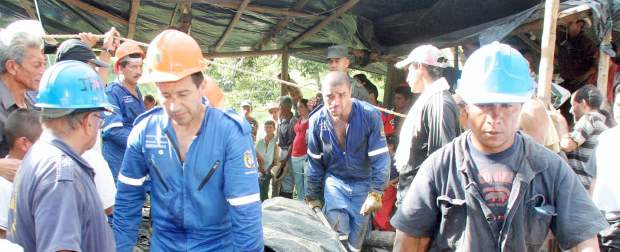 Ingenio les salvó la vida a 8 mineros | Archivo | Ante los accidentes en minas de carbón en Angelópolis y Amagá, Salvamento Minero cuenta con expertos socorredores, mineros que viven en la región.