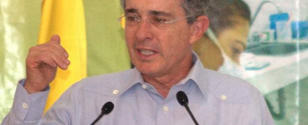 El presidente de Colombia, Álvaro Uribe Vélez dijo que está dispuesto a servir desde cualquier trinchera. | Reuters | El presidente de Colombia, Álvaro Uribe Vélez dijo que está dispuesto a servir desde cualquier trinchera.
