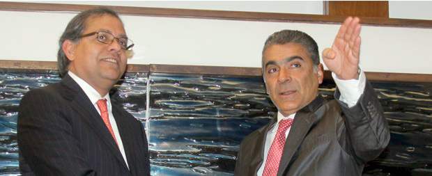 Sura selló negocio con IFC | Julio César Herrera | David Bojanini, presidente del Grupo Sura y Giri Jadeja, responsable de Mercados Financieros para América latina y el Caribe de IFC firmaron este miércoles el contrato.
