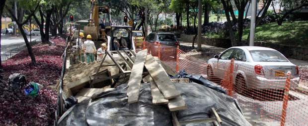 Este martes quedará superado el daño en la avenida El Poblado | Manuel Saldarriaga | Este lunes se registró una monumental congestión en la avenida El Poblado.