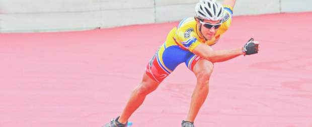 Dos camiones ruedan por botín | Juan Fernando Cano | Andrés Felipe Muñoz es uno de los ocho patinadores colombianos que saldrán por medallas en la jornada de hoy. Comenzará a las 9:00 de la mañana con los 300 metros contrarreloj en pista, luego los 500 metros (4:30 p.m.) y los 10.000 metros eliminación (7:30 p.m.). Todos en la unidad María Luisa Calle.