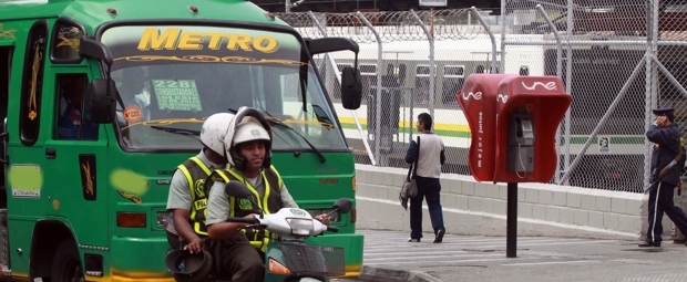 En San Javier volvió la normalidad al transporte | Manuel Saldarriaga | Los conductores de las 29 busetas de las rutas 201, 202 y 221, integradas al Metro, reanudaron sus labores, tras el paro para denunciar el cobro de vacunas por parte de los combos delincuenciales.