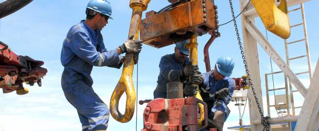 Tambalea la meta de producción de un millón de barriles de petróleo | Las licencias ambientales son uno de los obstáculos más preocupantes.