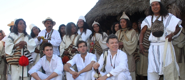 Santos asumió simbólicamente ante indígenas la presidencia | Cortesía | El nuevo gobernante, acompañado por sus hijos, reconoció la riqueza cultural y ambiental de la Sierra Nevada de Santa Marta y de los indígenas que la habitan.