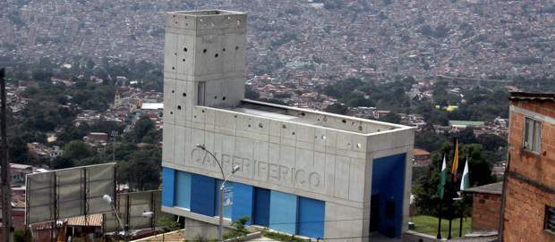 CAI periféricos, faros de luz que irradian seguridad | Julio César Herrera | Una vista envidiable de la ciudad ofrece el CAI periférico de El Progreso, en el sector de El Picacho, en la comuna 6, el segundo puesto al servicio en febrero de este año. Al lado tiene un parque.