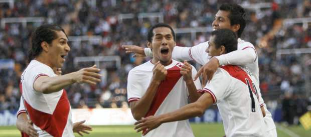 Perú goleó 4-1 el sábado a Venezuela con tres dianas de Paolo Guerrero y se quedó con el tercer puesto de la Copa América, aunque la Vinotinto demostró que es el equipo que más creció en los últimos tiempos al atrapar un histórico cuarto lugar. | Perú goleó 4-1 el sábado a Venezuela con tres dianas de Paolo Guerrero y se quedó con el tercer puesto de la Copa América, aunque la Vinotinto demostró que es el equipo que más creció en los últimos tiempos al atrapar un histórico cuarto lugar.