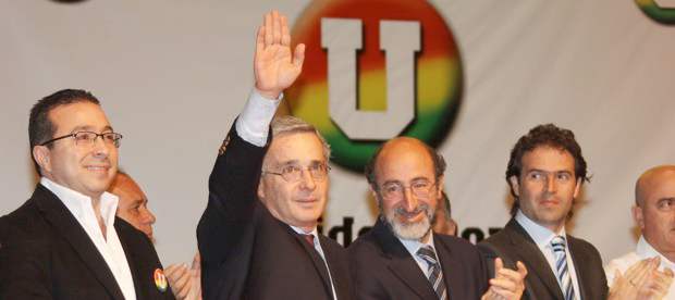 El expresidente Álvaro Uribe Vélez hizo entrega este lunes de los avales del Partido de la U a concejos, alcaldías y a la Gobernación de Antioquia. | Róbinson Sáenz | El expresidente Álvaro Uribe Vélez hizo entrega este lunes de los avales del Partido de la U para los candidatos a las próximas elecciones de octubre.
