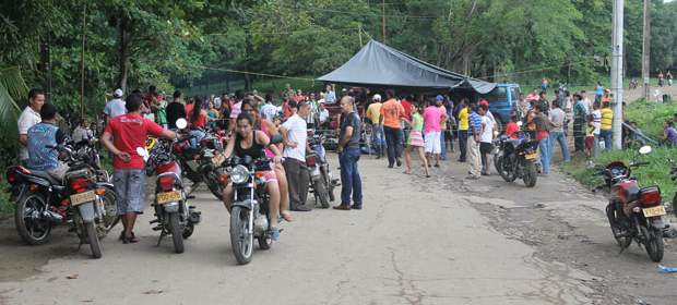 Raspachines bloquearon la vía de acceso a Tibú |