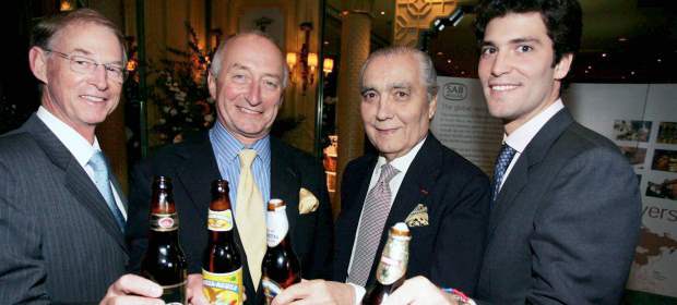 "Fue un empresario caudillista" | Archivo | Julio Mario Santodomingo y su hijo Alejandro, celebran con el presidente de SABMiller, Graham Mackay y otro directivo, la fusión de Bavaria con esa multinacional cervecera..