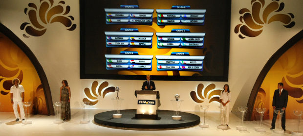 A Medellín le tocó "el grupo de la muerte" | Juan Antonio Sánchez | Última estampa del que fue el pitazo inicial del Mundial que hará Colombia entre julio y agosto venideros. Los grupos confeccionados, protagonistas en primer plano. Felicidad para Medellín que quedó con un buen grupo.