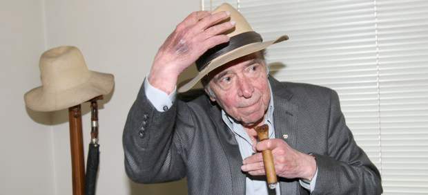 León, el hombre que mantiene la chispa prendida | Hernán Vanegas | León Londoño Tamayo sigue siendo miembro de la Conmebol y de la Fifa. Tiene cinco hijos, nueve nietos "y como 500 ahijados". Entre sus casas, en Bogotá y Miami, y su oficina, pasa sus días.