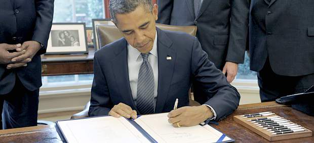 Obama sancionó TLC con Colombia | AP | La sanción del acuerdo por parte del presidente Barack Obama se realizó en la Oficina Oval.