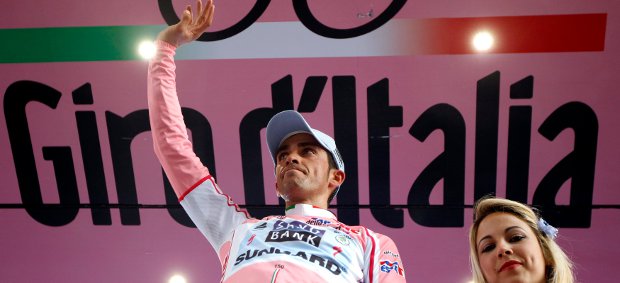 Alberto Contador remató el Giro con otra exhibición en la cronoescalada | Reuters | Contador aumentó su colchón de minutos, suficientes para dejar que sean los demás los que se muevan por sus intereses, que no son otros que discutir los escalones secundarios del podio.