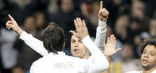Real Madrid venció 3-1 al Zaragoza | Reuters | Kaká y Cristiano Ronaldo, figuras de este sábado, celebran el segundo tanto de la jornada.