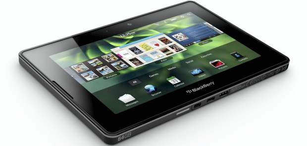 El PlayBook de BlackBerry es un serio competidor del iPad | AP | La pantalla de la Playbook es más pequeña que la del iPad pero tiene cámara frontal y trasera para tomar fotos y participar en videoconferencias.