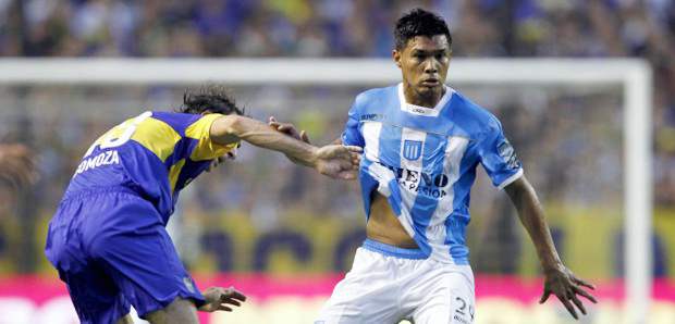 Riquelme definió a Teo Gutiérrez como un crack | Reuters | Teo fue expulsado en el juego ante Boca la fecha pasada.