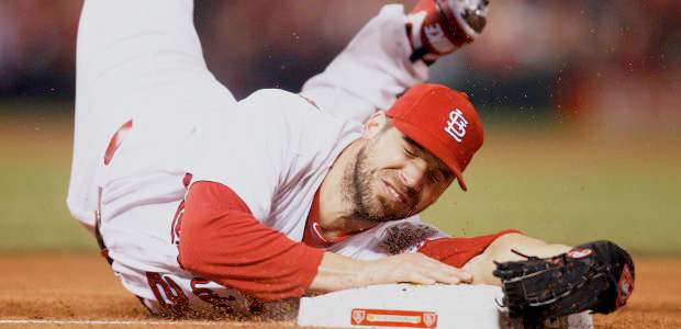 Cardenales ganaron el primer juego de la Serie Mundial | Reuters | En la lomita el triunfo se lo acreditó el abridor estelar de los Cardenales Chris Carpenter (1-0) en labor de seis episodios, al permitir cinco imparables, un vuelacercas, dos carreras, dio una base y ponchó a cuatro.