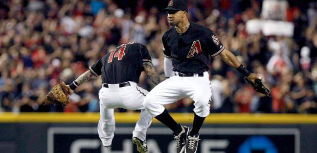 Remontada con clase y los Cascabeles superaron a los Cerveceros | Reuters | Ryan Roberts, marcado con el 14 en su espalda, y Chris Young, figuras en el triunfo de los Cascabeles este miércoles en la noche en la MLB.