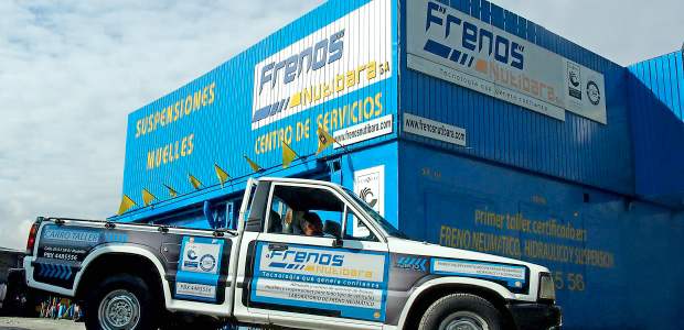 Frenos Nutibara, ratifica su calidad | Fotos Jonathan Carvajal | Frenos Nutibara permite atender al tiempo 12 vehículos, entre pesados y livianos, y cuenta con dos carro taller, un servicio de asistencia a los automotores en cualquier lugar del departamento.