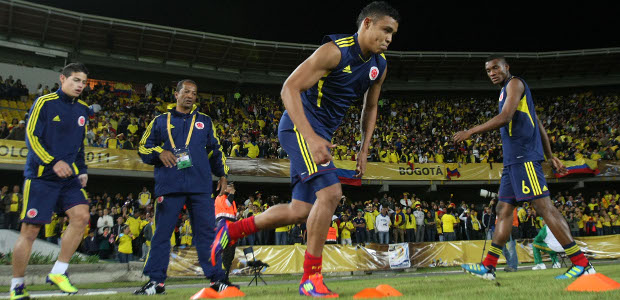 Bogotá y Selección, la pareja ideal | Hernán Vanegas, Bogotá | La tribuna apoyó al combinado de Eduardo Lara, sin restricción alguna. James Rodríguez se volvió a llevar las palmas y confirmó que está metido en el corazón de los bogotanos, que aspiran a que la Selección mayor juegue aquí.