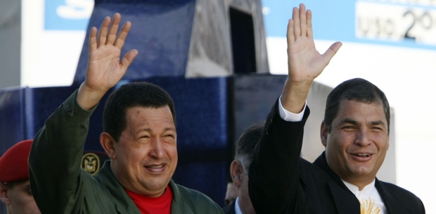 Chávez plantea cooperación militar con Ecuador para proteger fronteras | AP | Chávez hizo el planteamiento durante su encuentro con Rafael Correa en Quito.